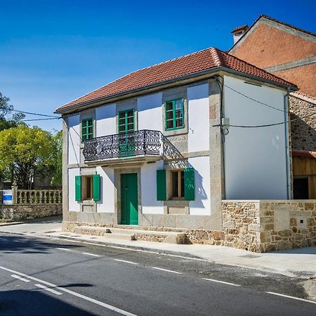 A De Lucia Hotel Quintáns Exterior photo
