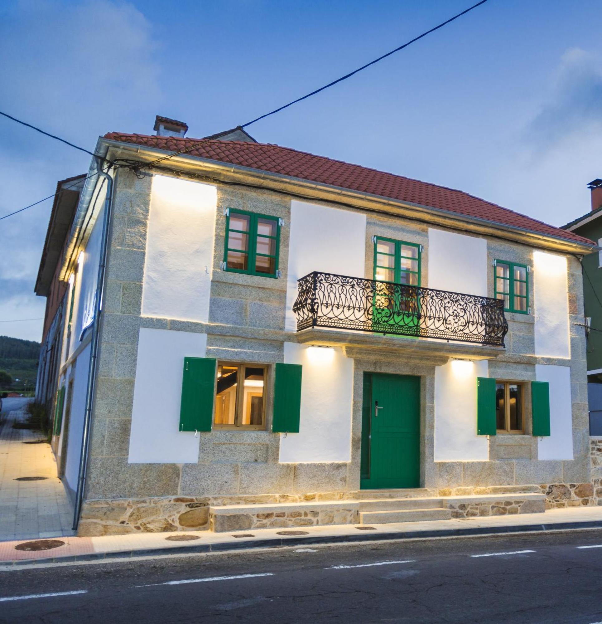 A De Lucia Hotel Quintáns Exterior photo
